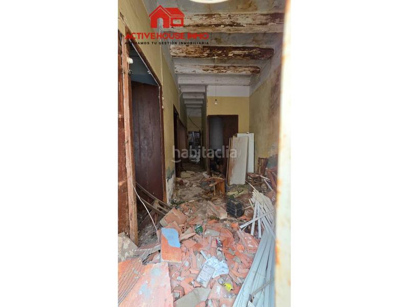 Foto 4a08da29-3979-4547-8beb-c8a82f14eb89. Casa en lope de vega 41 casa para reformar, esquinera a 3 calles en Santa Bàrbara