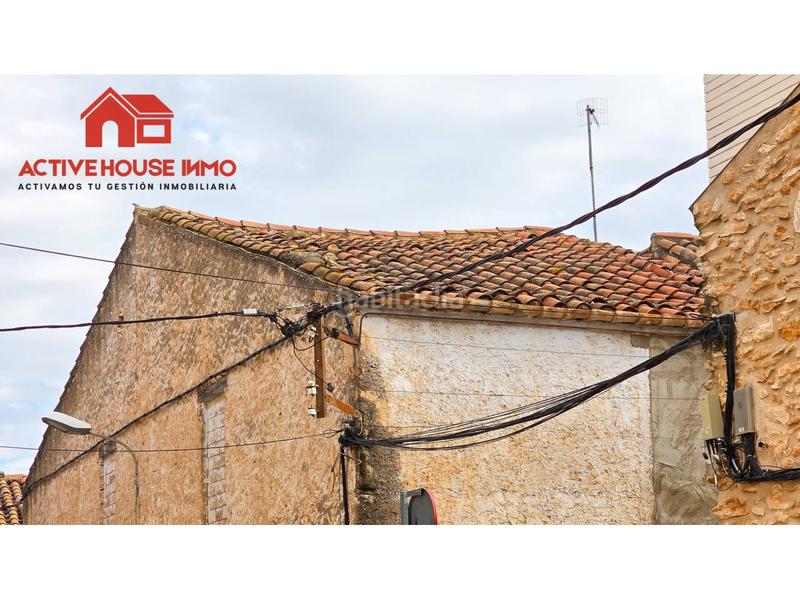 Foto f566cf93-fccd-48d7-9b20-aa4e8ae2e243. Casa en lope de vega 41 casa para reformar, esquinera a 3 calles en Santa Bàrbara