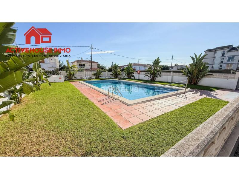 Foto 11d443ce-7f37-406c-a829-814551696442. Casa adossada amb aparcament piscina a Creixell