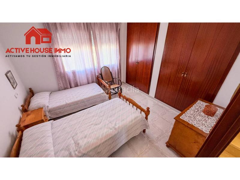 Foto bc7e785e-6ccc-4000-bd99-e31125459d2c. Casa adossada amb aparcament piscina a Creixell