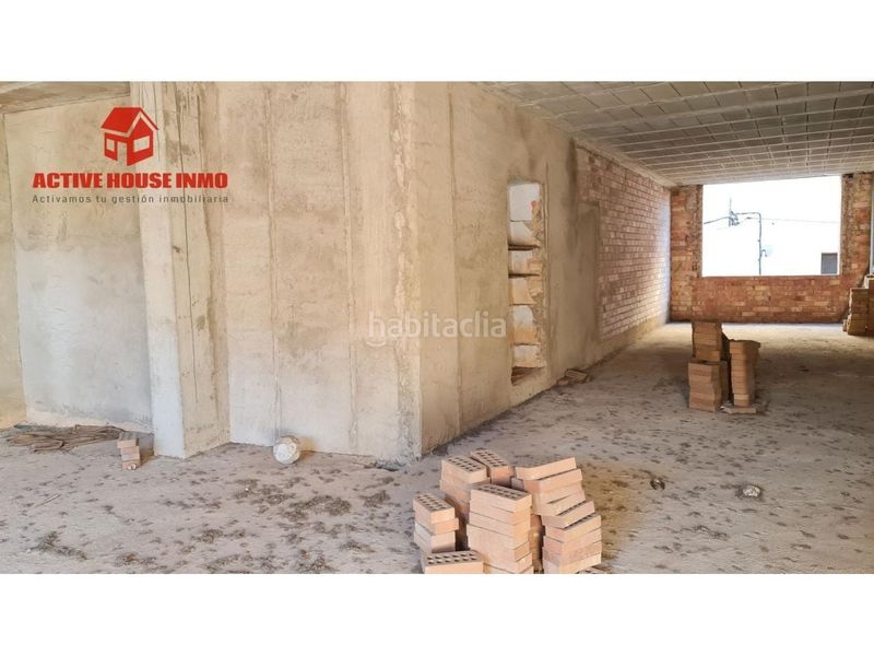 Foto 288c645d-b287-4bd2-9892-027884026382. Casa aparellada amb aparcament a Santa Bàrbara