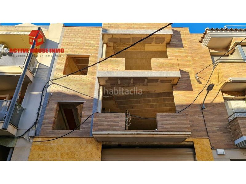 Foto 421234c4-f0c0-479f-a0b8-a828c882dca7. Casa aparellada amb aparcament a Santa Bàrbara