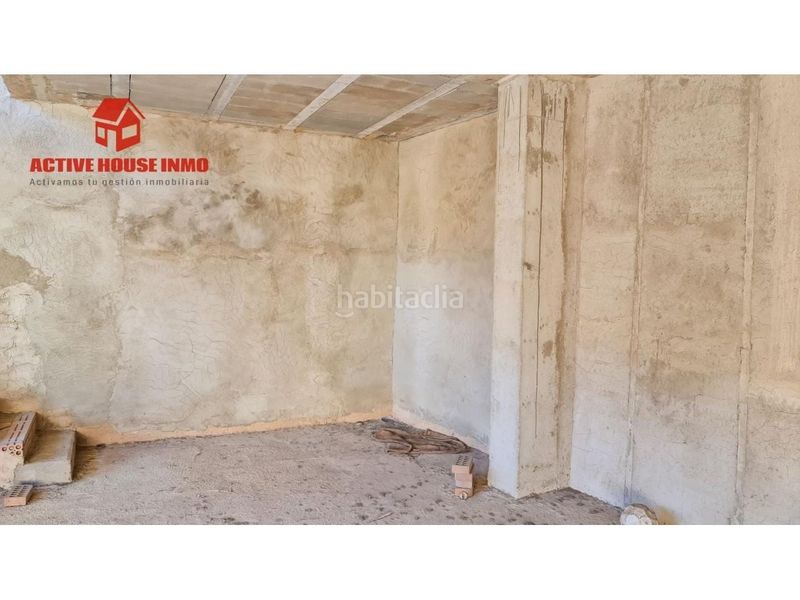 Foto 52b761c1-9545-4d05-a522-745b4b7e2b36. Casa aparellada amb aparcament a Santa Bàrbara