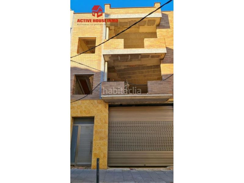 Foto 541c6233-1a72-43bd-9600-3bd73639b344. Casa aparellada amb aparcament a Santa Bàrbara
