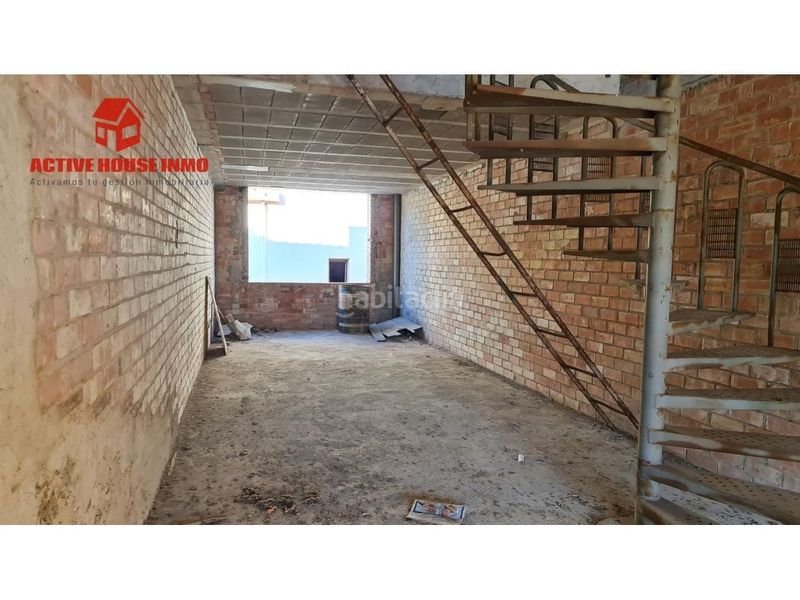 Foto 5dccf80a-2998-4805-b2a1-70d228026f61. Casa aparellada amb aparcament a Santa Bàrbara