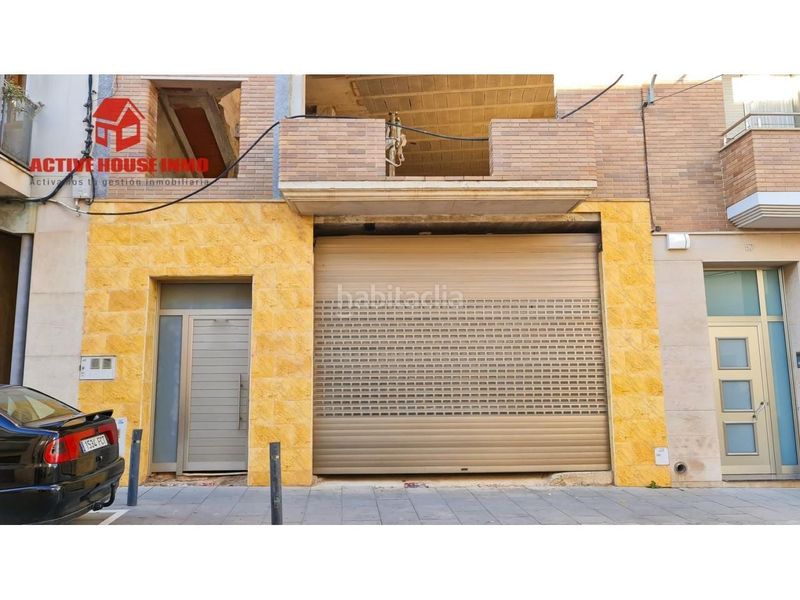 Foto 9010d6fb-51e3-4e9c-9e28-3d4c2fc355f2. Casa aparellada amb aparcament a Santa Bàrbara