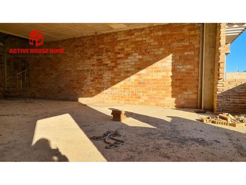 Foto a00f0291-f3ac-41b2-895c-5723e527c69c. Casa aparellada amb aparcament a Santa Bàrbara