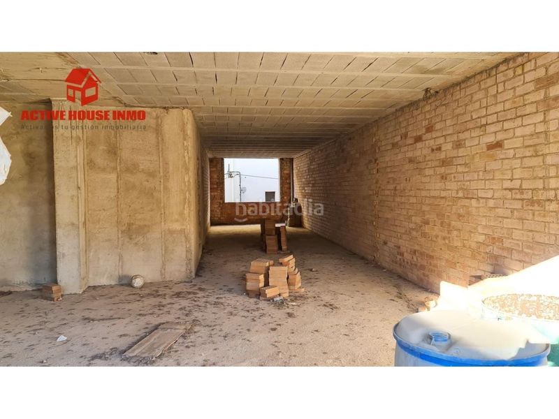 Foto ab7e5237-1180-4d81-9d2d-f6d2bc8b6917. Casa aparellada amb aparcament a Santa Bàrbara