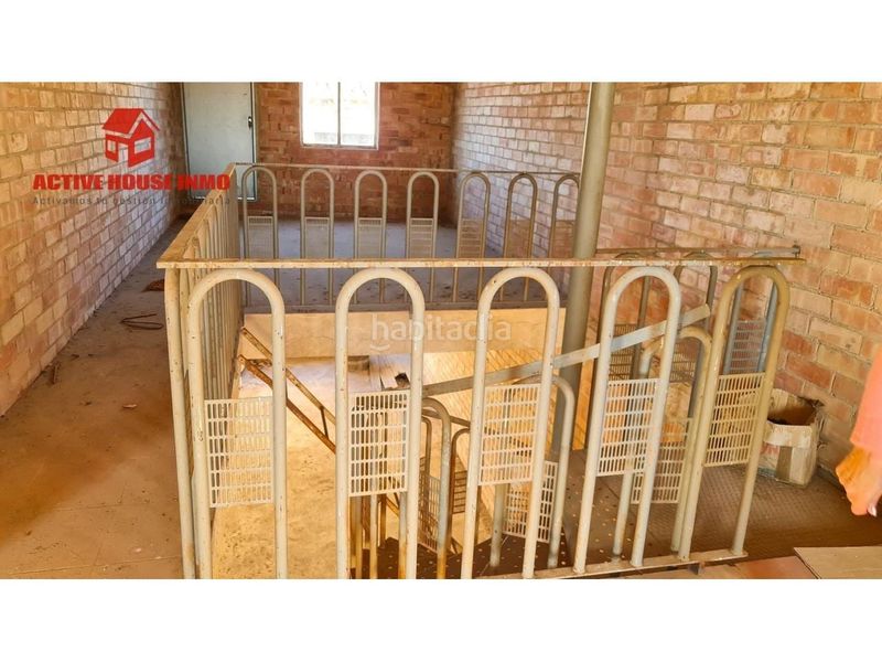 Foto b4d43cf0-6322-4095-8f45-4650a6094732. Casa aparellada amb aparcament a Santa Bàrbara