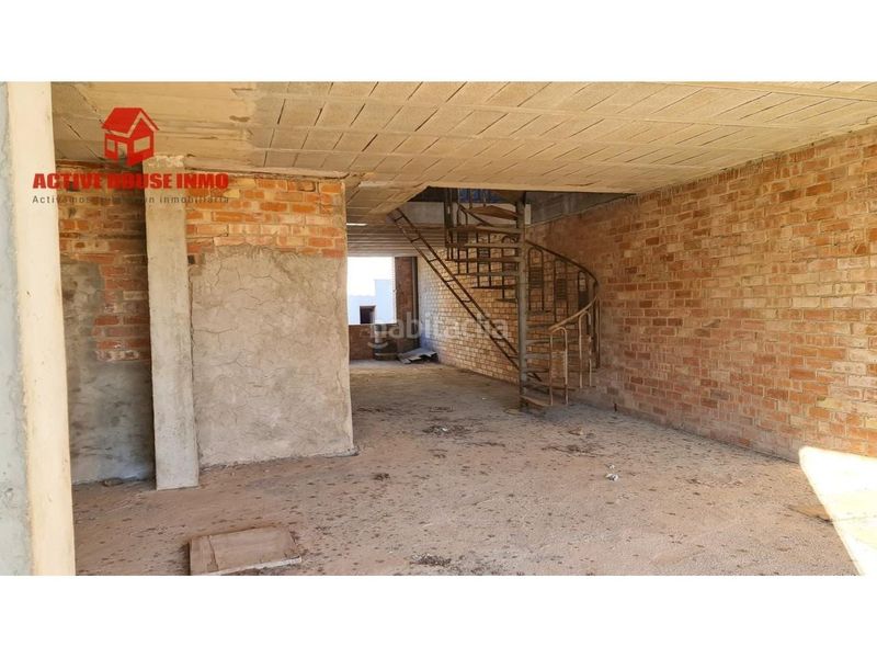 Foto b6dc1126-078d-4776-9693-06c4db4a0ce4. Casa aparellada amb aparcament a Santa Bàrbara