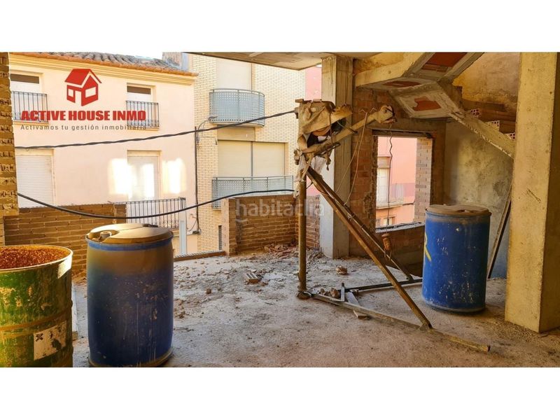 Foto e5f9f69b-e7e1-4fff-b09b-47910af451a3. Casa aparellada amb aparcament a Santa Bàrbara