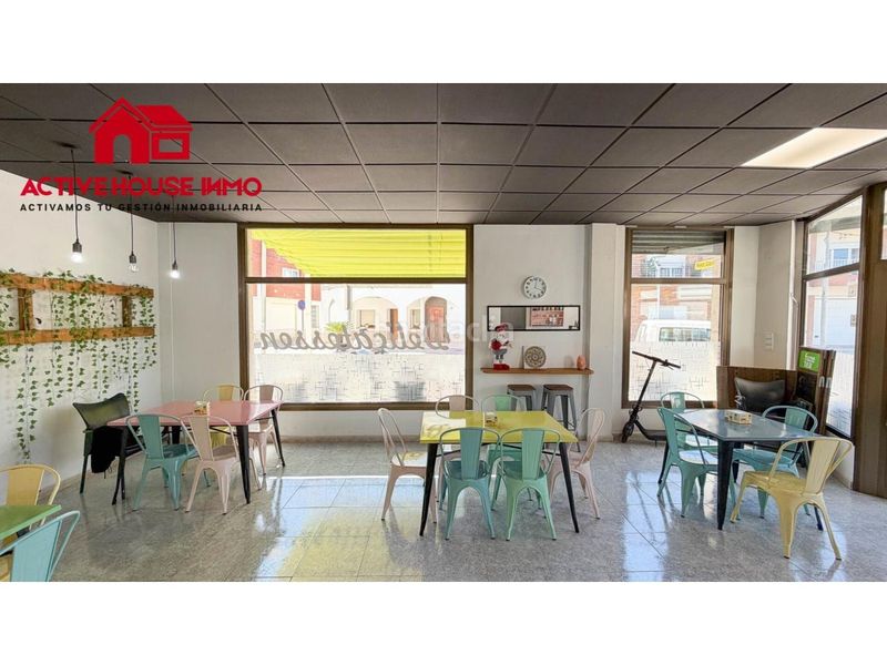Foto 33c35a7b-eec6-4f19-a3c6-5ad93bedc64c. Local comercial a Deltebre