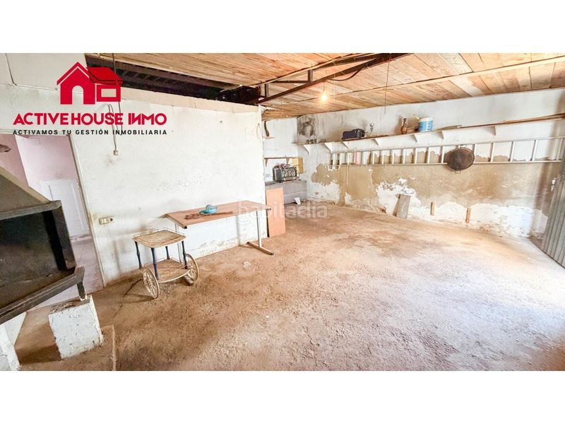 Foto 890a4bbc-f4e9-447c-9c60-6c40e7391811. Casa amb aparcament a Santa Bàrbara