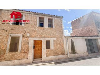 House  Calle victòria. Casa con almacén independinete en venta en santa bàrbara