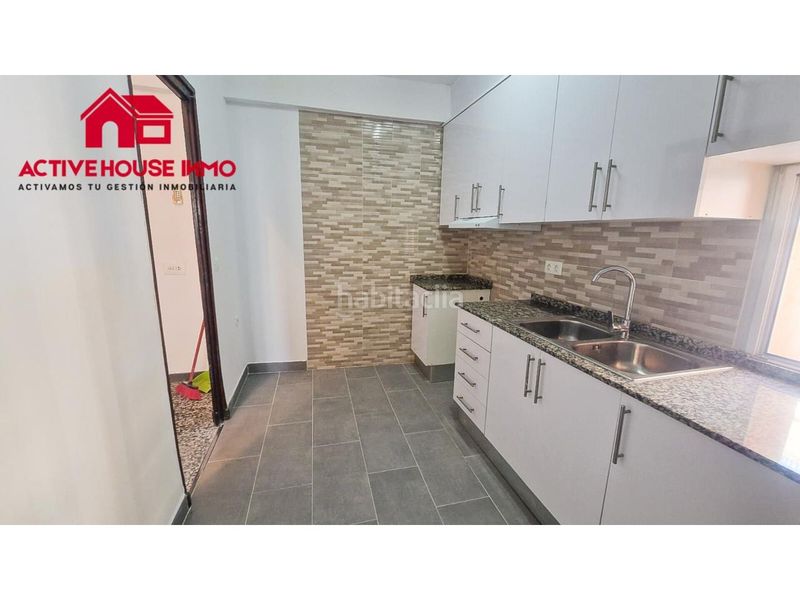 Foto c8be1084-ed65-4b31-a1ff-a64d360d8112. Casa a Centre La Ràpita
