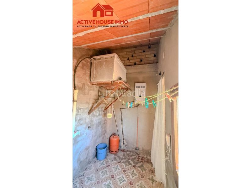 Foto 1549d617-8937-4ff9-b46c-0505ee4ef8ee. Casa amb aparcament a Santa Bàrbara