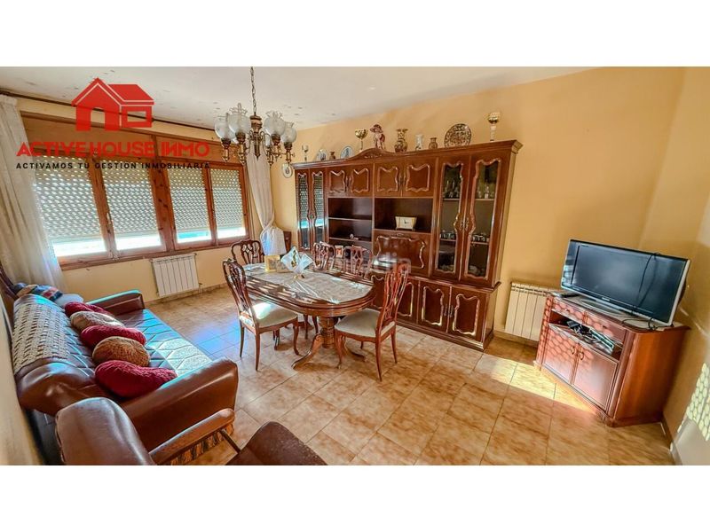 Foto d533a66d-d62c-43e5-b1f8-22e4c3ef853d. Casa amb aparcament a Santa Bàrbara