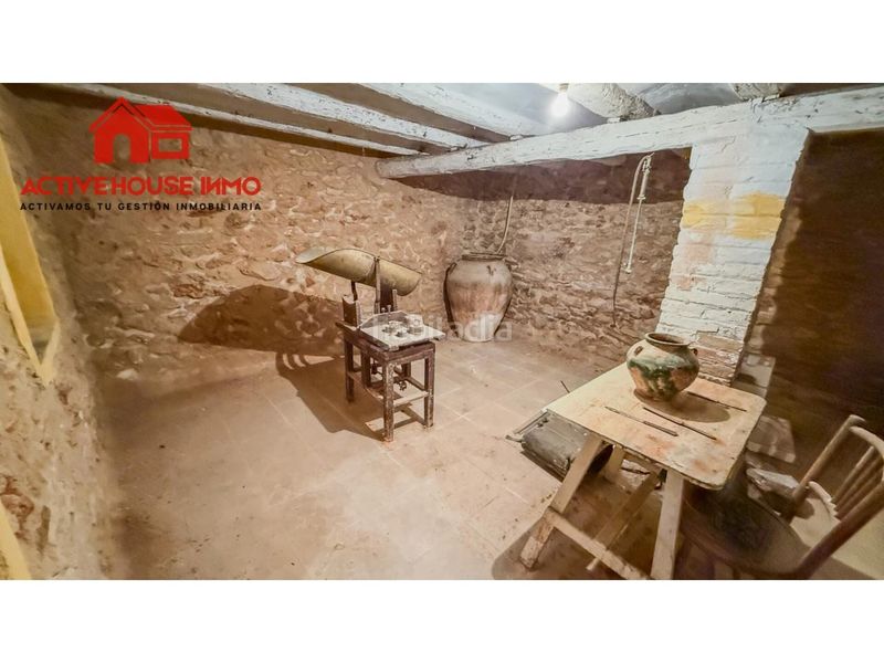Foto 1fb5f569-fc8d-450e-b401-ae794a8c0006. Casa amb aparcament a Santa Bàrbara