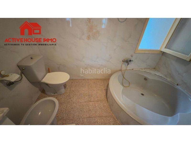 Foto 88894b02-a4cf-4b41-b810-aec1056edc4e. Casa amb aparcament a Deltebre