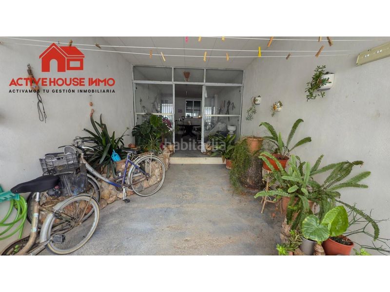 Foto c57c6a6c-b7eb-4ba0-9f52-73496e93713a. Casa amb aparcament a Deltebre
