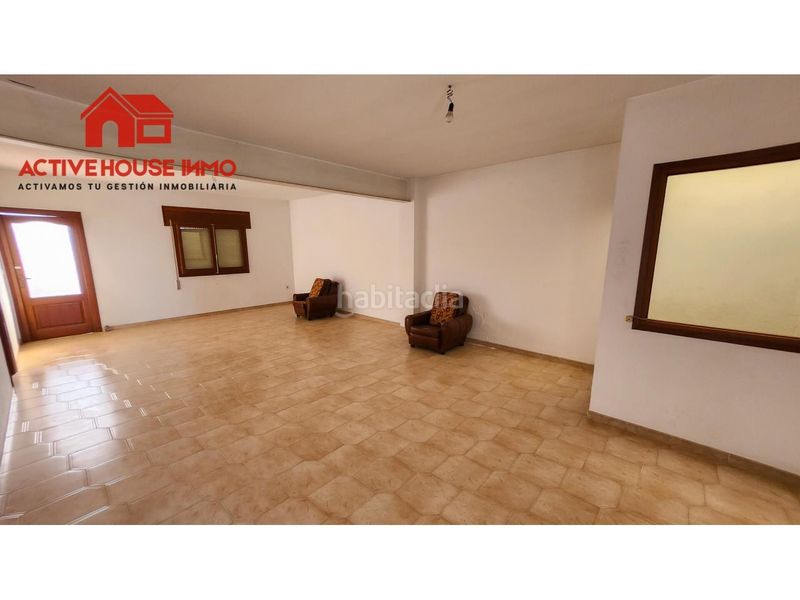 Foto 55d22a27-d25b-49eb-9a06-6c848fe2b782. Casa amb aparcament a Alcanar