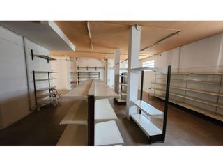 Business premise  Calle pagesia. Local comercial con muchas posibilidades en santa bàrbara