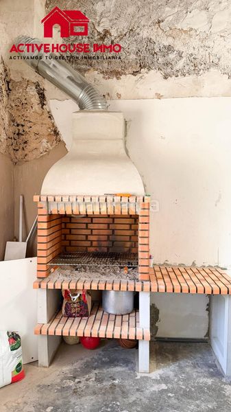 Foto f5749091-fedb-4910-98e8-e41c5806cf8a. Casa amb aparcament a Santa Bàrbara