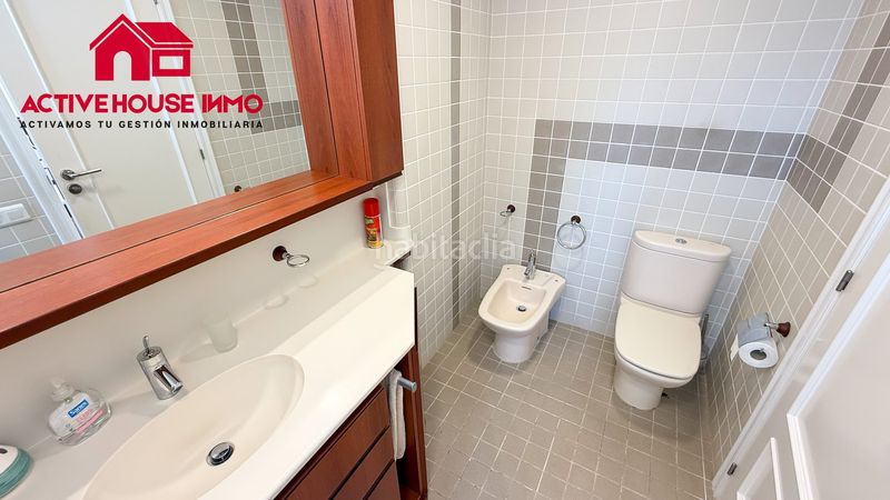 Foto d38ad902-1030-4693-b944-150d90c2e566. Àtic amb calefacció aparcament a Platges La Ràpita
