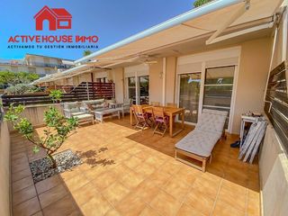 Piso  Carrer alberedes del garbí. Planta baja independiente con un amplia terraza y trastero en ur