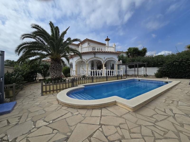 Foto 79b81afa-bae8-4a06-b0cf-5dab9228254a. Rent chalet in Centre Miami Platja