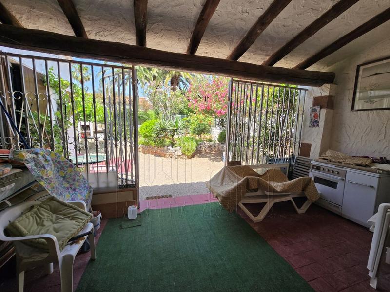 Foto b2c23c36-e67e-4f3a-b018-e585afd9af60. Casa amb aparcament piscina a Centre Miami Platja