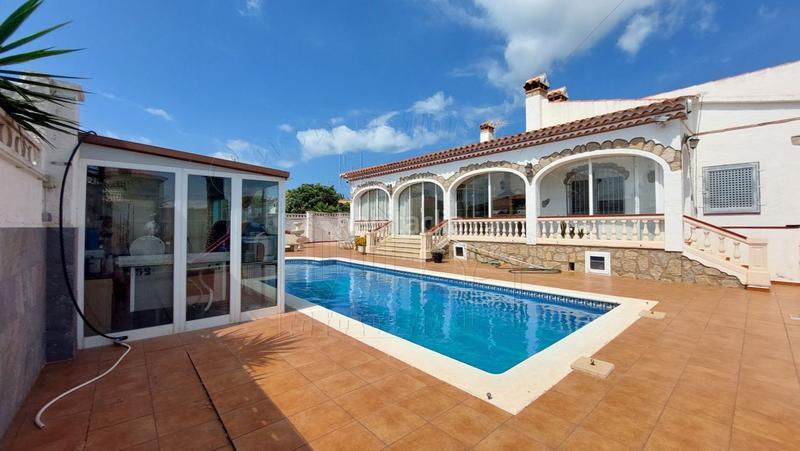 Foto dcdd7a64-5e34-431c-90ba-46238e3d728d. Chalet with parking pool in Centre Miami Platja