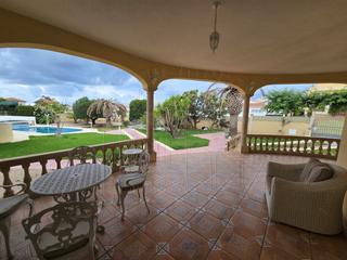 Chalet en Passeig Marítim. Chalet en venta en centro, 5 dormitorios.