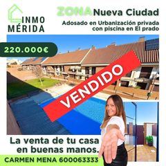 Semi detached house in Oeste. Adosado exclusivo en residencial privado con piscina y pista de