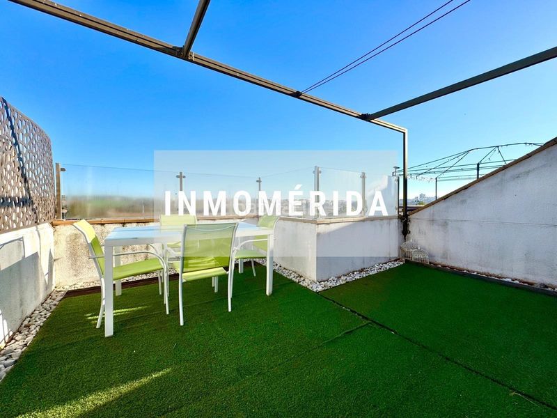 Foto 6a95c23d-c954-4bee-afd0-f88d13e8a901. Casa adossada amb calefacció aparcament piscina a Mérida