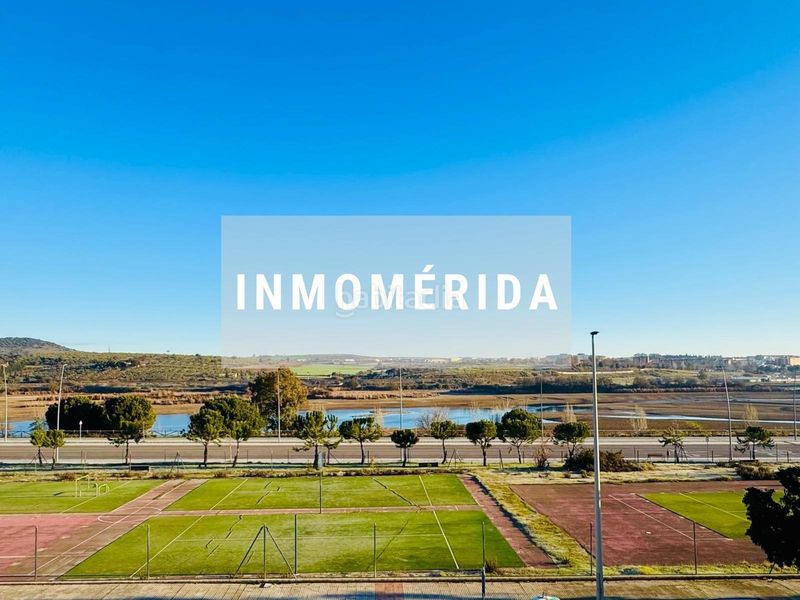 Foto 6eef6bae-3be6-4224-bd14-7fb078443d60. Casa adossada amb calefacció aparcament piscina a Mérida