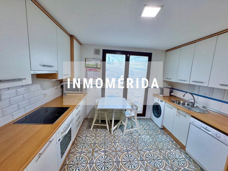 Foto 767a5809-b133-41c2-82ac-229ee273c655. Casa adossada amb calefacció aparcament piscina a Mérida