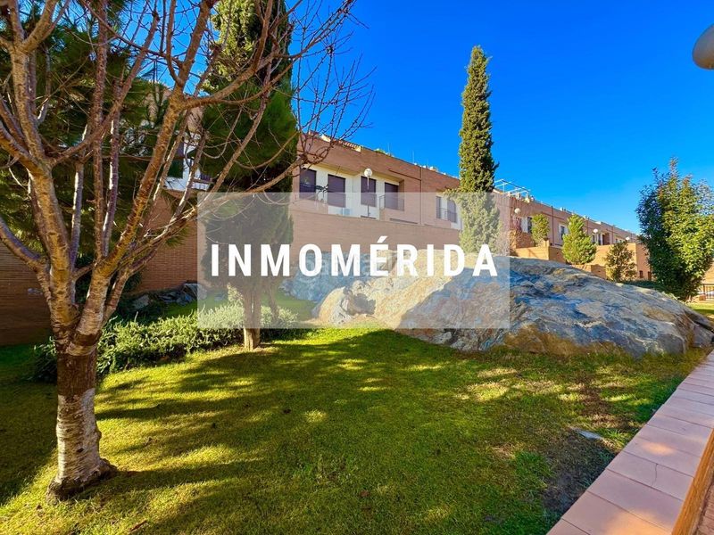 Foto 77fbddf9-ae73-4480-8447-6db40b9f10f1. Casa adossada amb calefacció aparcament piscina a Mérida