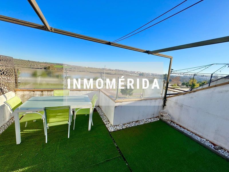Foto 8767158e-9d3a-4682-ada5-96d68c3ccffd. Casa adossada amb calefacció aparcament piscina a Mérida