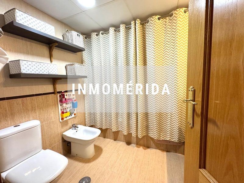 Foto 8fbd0a3d-bc1f-4463-8e60-db122cf2da5f. Casa adossada amb calefacció aparcament piscina a Mérida