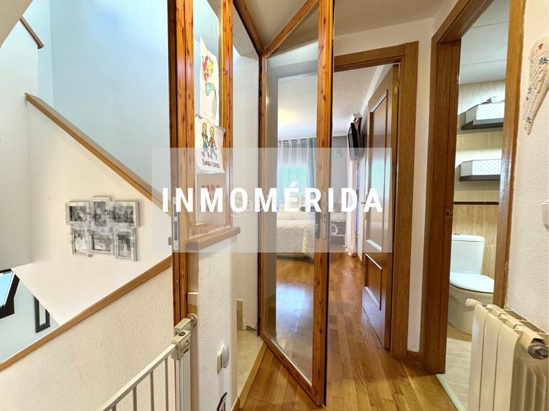 Foto a6e3dea0-547f-460d-a867-cf2621dfcd49. Casa adossada amb calefacció aparcament piscina a Mérida