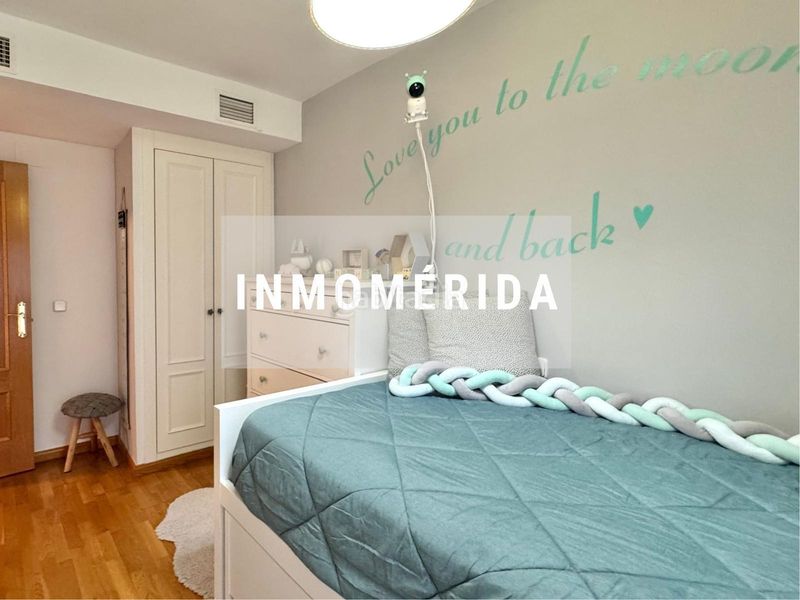 Foto b41e4b3a-fc0b-44a7-8788-4be3d34c04d1. Casa adossada amb calefacció aparcament piscina a Mérida