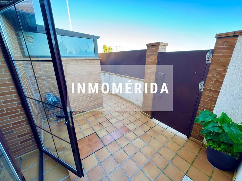 Foto c1f3a7a8-d2fb-4fb4-9c0c-048034bb481c. Casa adossada amb calefacció aparcament piscina a Mérida
