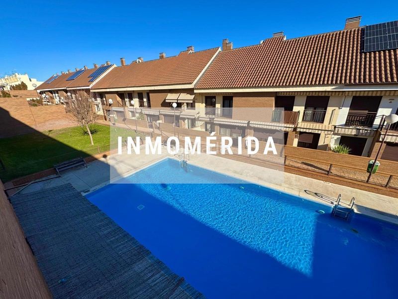 Foto c5269353-f34d-4050-a3c2-e28b1de75ba4. Casa adossada amb calefacció aparcament piscina a Mérida