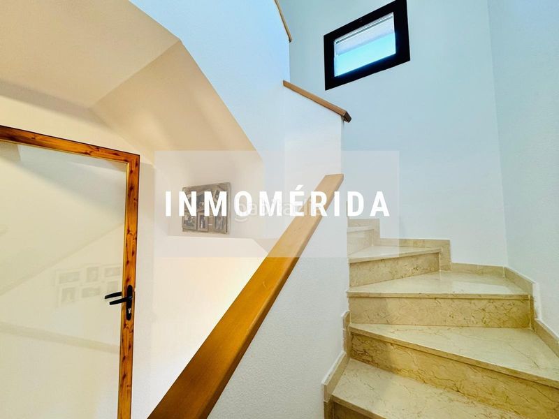 Foto c53d8b47-9c44-47d2-9c3b-944772e42cc5. Casa adossada amb calefacció aparcament piscina a Mérida