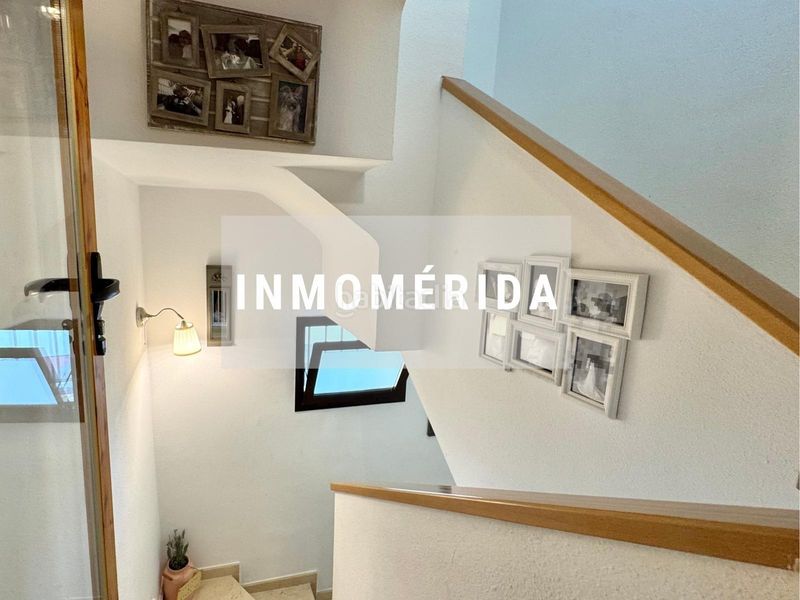 Foto d1b27628-ce68-47ce-872e-2ab512ce37bd. Casa adossada amb calefacció aparcament piscina a Mérida