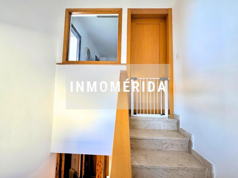 Foto da8520b0-37ac-4d4c-b7e8-18d4586cf9dd. Casa adossada amb calefacció aparcament piscina a Mérida