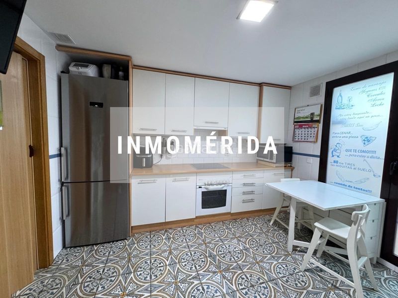 Foto e8119000-87fd-43f7-b115-667faf9218de. Casa adossada amb calefacció aparcament piscina a Mérida