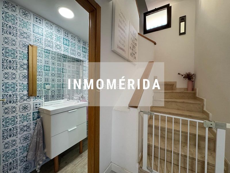 Foto ee4a8ed7-c303-4f0d-9701-6ede5590a42e. Casa adossada amb calefacció aparcament piscina a Mérida