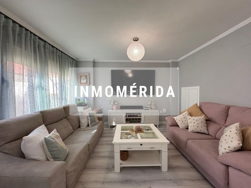 Foto fa9e35d6-2764-46ec-a2e5-0af50a0697fa. Casa adossada amb calefacció aparcament piscina a Mérida